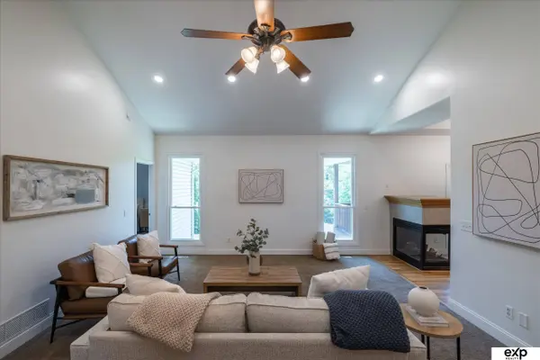 230 E View DR, Council Bluffs, IA 51503