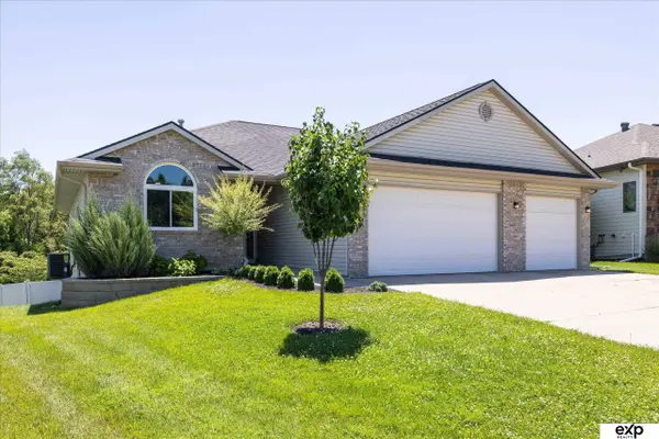 230 E View DR, Council Bluffs, IA 51503