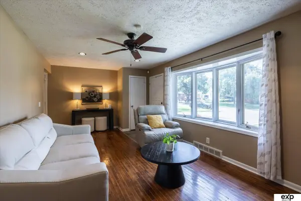 8533 Lafayette AVE, Omaha, NE 68114