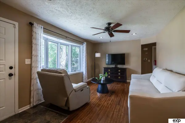 8533 Lafayette AVE, Omaha, NE 68114