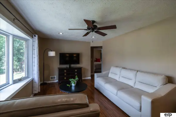 8533 Lafayette AVE, Omaha, NE 68114