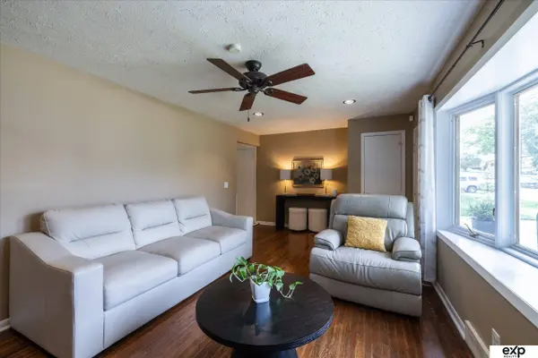 8533 Lafayette AVE, Omaha, NE 68114