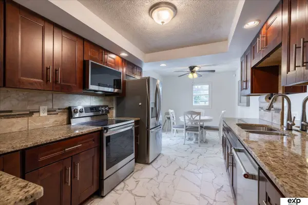 8533 Lafayette AVE, Omaha, NE 68114