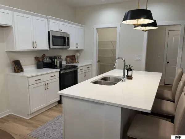 17608 Potter ST, Bennington, NE 68007