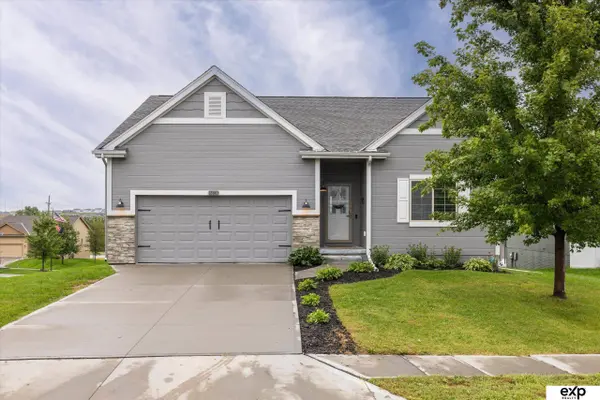 18803 Greenleaf ST, Omaha, NE 68136