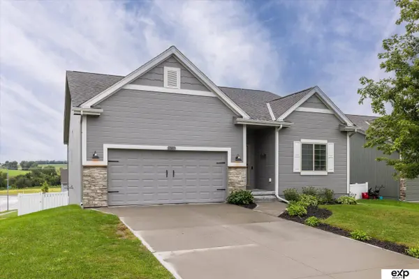 18803 Greenleaf ST, Omaha, NE 68136
