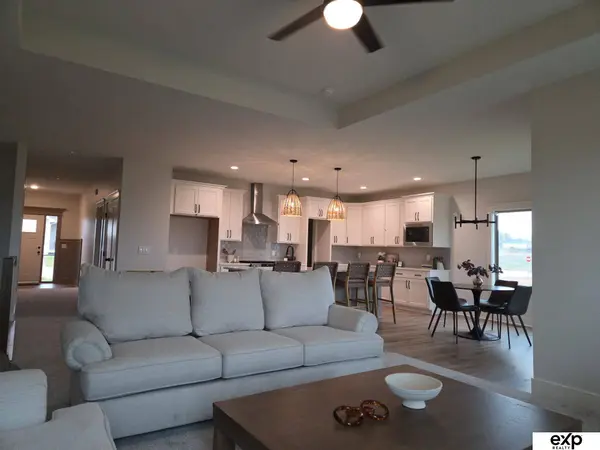 12409 S 89th AVE, Papillion, NE 68046