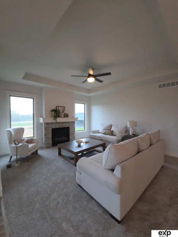 12409 S 89th AVE, Papillion, NE 68046