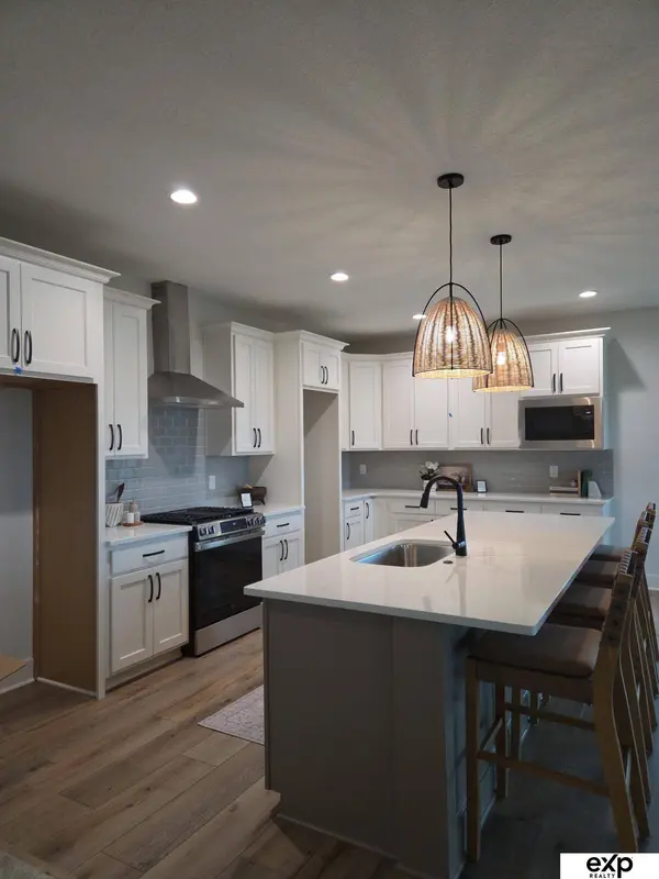 12409 S 89th AVE, Papillion, NE 68046