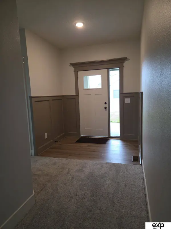 12409 S 89th AVE, Papillion, NE 68046