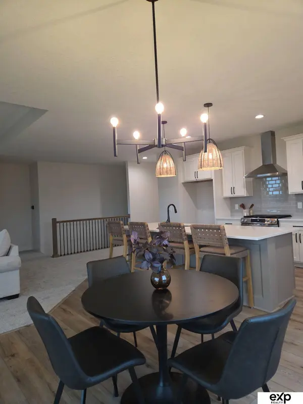 12409 S 89th AVE, Papillion, NE 68046