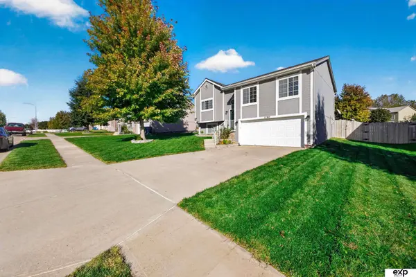 11305 S 212th ST, Gretna, NE 68028
