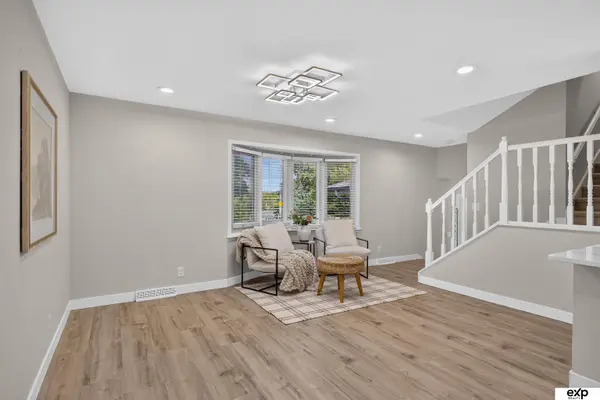 136 Bellevue BLVD S, Bellevue, NE 68005