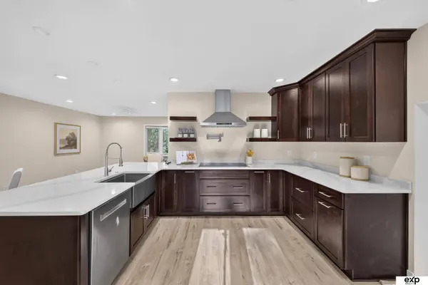 136 Bellevue BLVD S, Bellevue, NE 68005