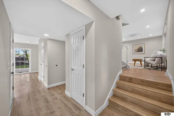136 Bellevue BLVD S, Bellevue, NE 68005