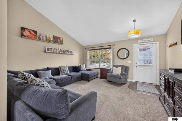 17622 Emiline ST, Omaha, NE 68136