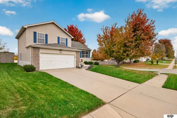 17622 Emiline ST, Omaha, NE 68136