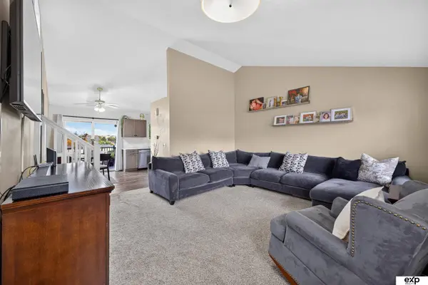 17622 Emiline ST, Omaha, NE 68136