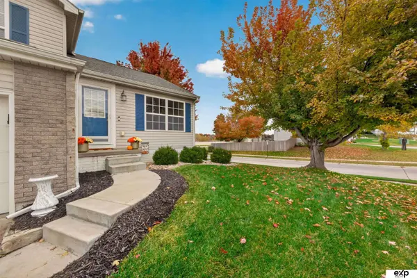 17622 Emiline ST, Omaha, NE 68136