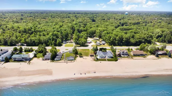 7433 N US 23 Highway, Oscoda, MI 48750