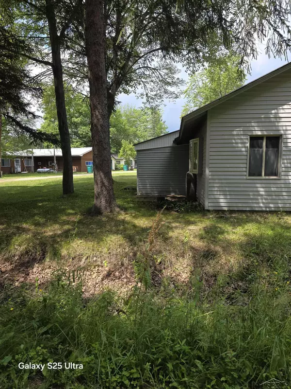 485 Bushong Beach Drive, Gladwin, MI 48624