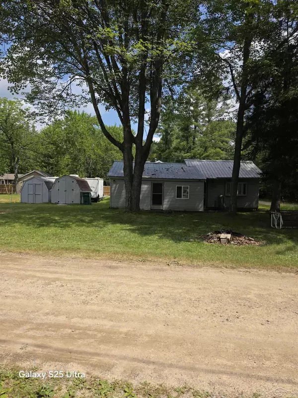 485 Bushong Beach Drive, Gladwin, MI 48624