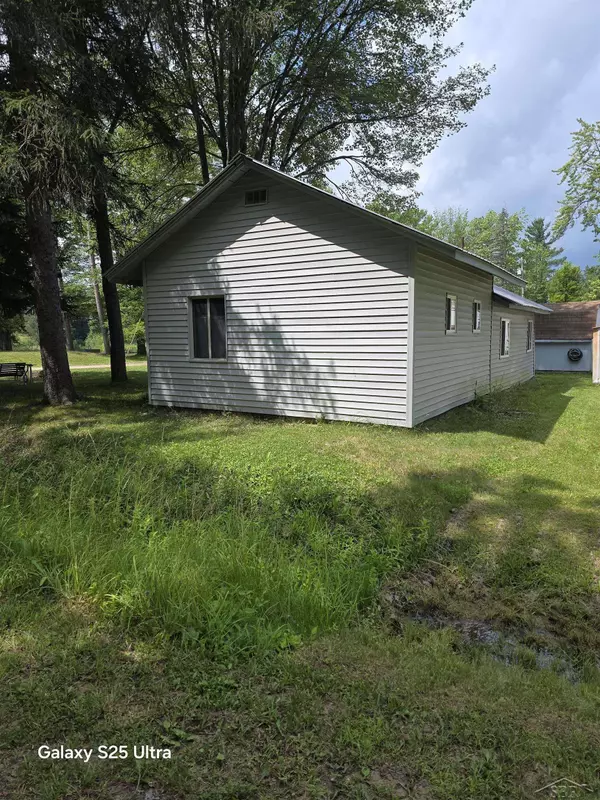485 Bushong Beach Drive, Gladwin, MI 48624