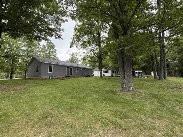 10263 Maple Valley Road, Abbottsford, MI 48624-9111