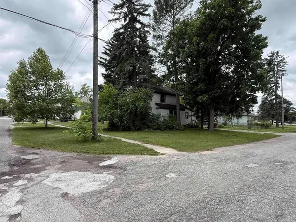 123 N Clark Street, Chesaning, MI 48616-1222