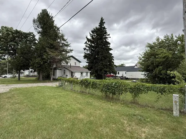 123 N Clark Street, Chesaning, MI 48616-1222