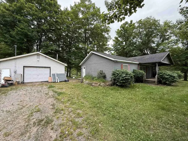 10263 Maple Valley Road, Abbottsford, MI 48624-9111