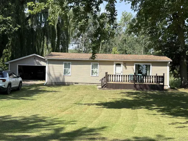 4767 N Saginaw Bay Shore Drive, Pinconning, MI 48650