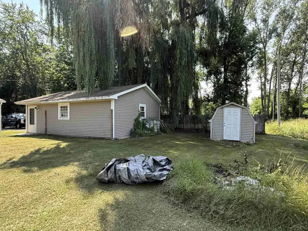 4767 N Saginaw Bay Shore Drive, Pinconning, MI 48650
