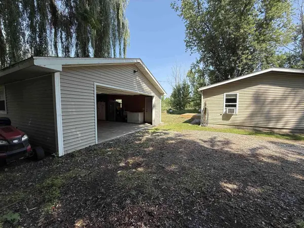 4767 N Saginaw Bay Shore Drive, Pinconning, MI 48650