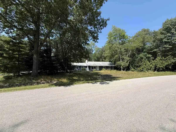 4879 Kingswood Lane