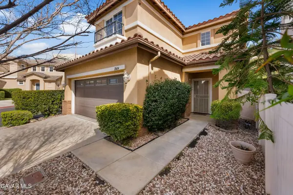 18604 Eos LN, Canyon Country, CA 91351