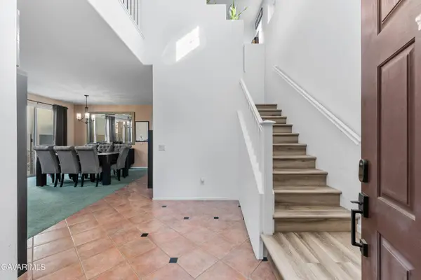 18604 Eos LN, Canyon Country, CA 91351