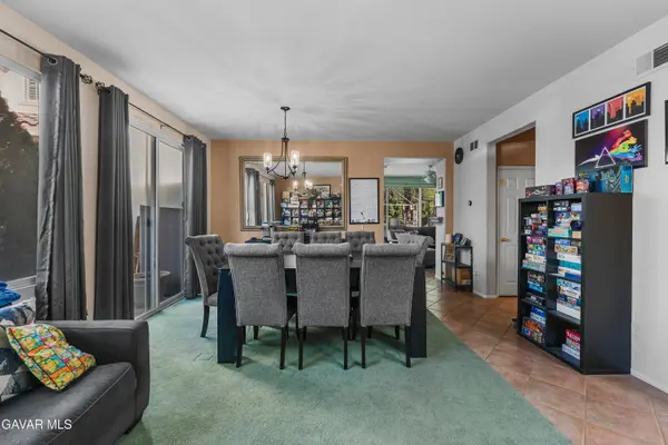 18604 Eos LN, Canyon Country, CA 91351