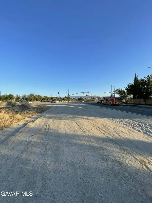 55th Ste Vic Avenue R Ste, Palmdale, CA 93550
