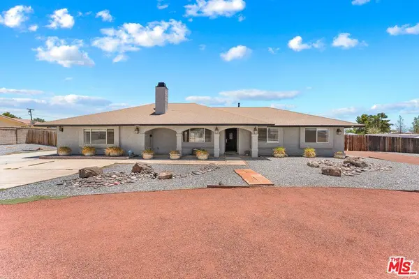 15361 Mondamon Rd, Apple Valley, CA 92307