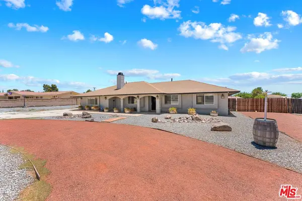 15361 Mondamon Rd, Apple Valley, CA 92307