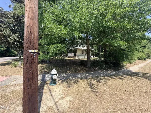 1011 W New York Avenue, Southern Pines, NC 28387