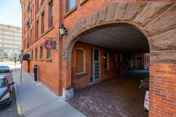 1 Linden Place #APT 312, Hartford, CT 06106