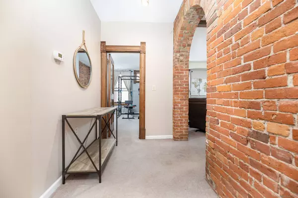 1 Linden Place #APT 312, Hartford, CT 06106