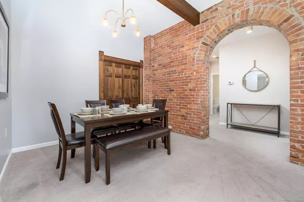 1 Linden Place #APT 312, Hartford, CT 06106