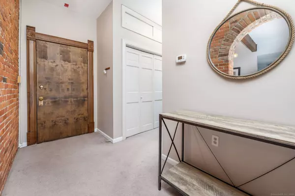 1 Linden Place #APT 312, Hartford, CT 06106