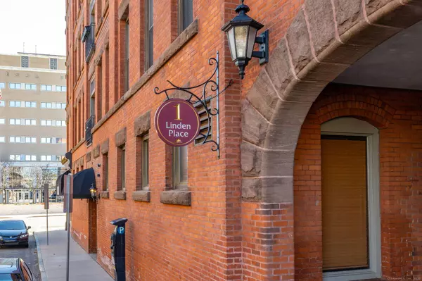 1 Linden Place #APT 312, Hartford, CT 06106