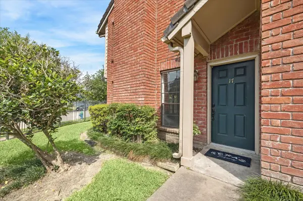 2211 S Kirkwood RD #17, Houston, TX 77077