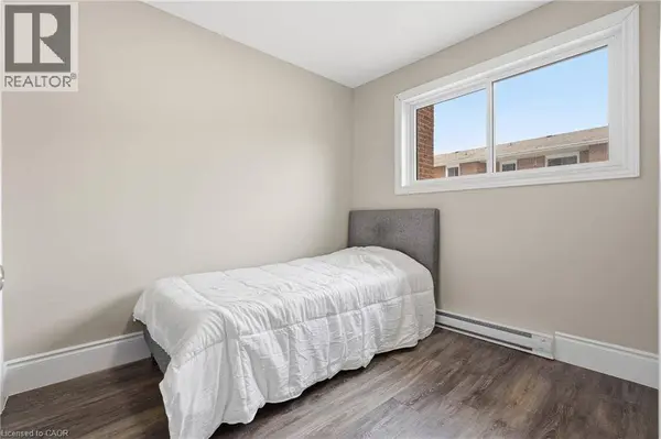 48 WINDOM RD #I, Kitchener, ON N2A2P4