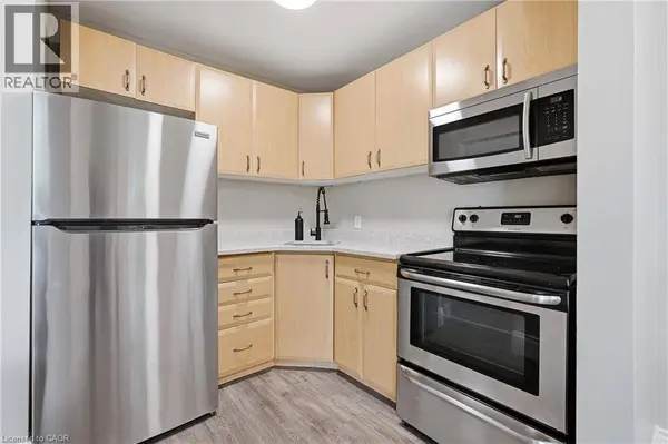 48 WINDOM RD #I, Kitchener, ON N2A2P4